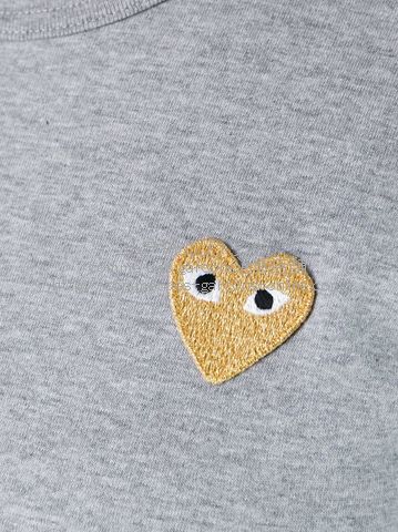 COMMEdesGARCONS PLAY ワンポイントゴールド Heart Tシャツ グレー