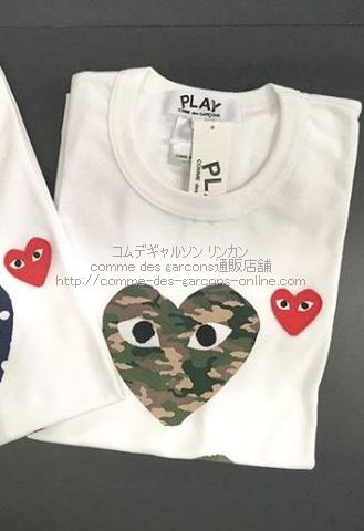 プレイ・コムデギャルソン 迷彩カモのハート2個×赤ワッペンTシャツ