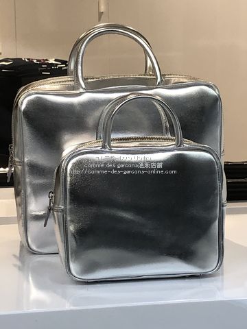 COMME des GARCONS　台形型ボストンバッグ　シルバー