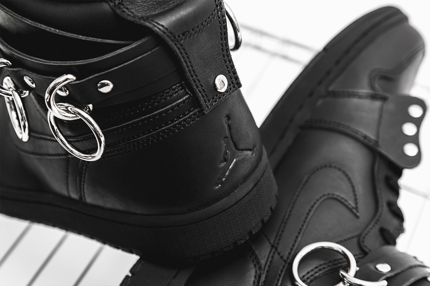 Comme des garcons 2025 jordan 1 quito