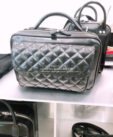 ジュンヤ ワタナベ aw キルティング調ハンドバッグ コムデギャルソン リンカン Comme Des Garcons通販店舗 ジュンヤ ワタナベ aw キルティング調ハンドバッグ コムデギャルソン リンカン Comme Des Garcons通販店舗