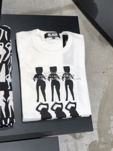 ブラック コムデギャルソン 2022SS Tシャツ（白）-フィリップパゴウスキープリント-