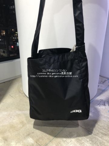 19000円でいかかでしょうかCDG COMME des GARCONS ショルダーバッグ