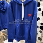 プレイ コムデギャルソン ワンポイント赤ハート スウェット/パーカー ブルー-ユニセックス