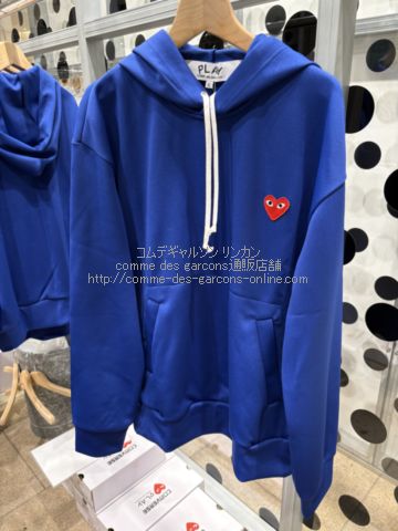 プレイ コムデギャルソン ワンポイント赤ハート スウェット/パーカー ブルー-ユニセックス