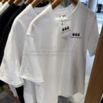 batpe-cdg-25ss-wlogopoint-tee-wh