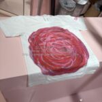 美品 AD2025 COMME des GARCONS GIRL コムデギャルソンガール 吉野マオ 限定Tシャツ 花束 NP-T013 サイズS ホワイト レディース 古着 中古 USED COMME des GARCONS - 美品 AD2025 COMME des GARCONS GIRL
