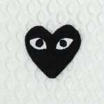 プレイ コムデギャルソン 黒ハート 大メッシュTシャツ-白-