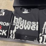 ブラック コムデギャルソン メッセージTシャツ-黒-1Q-T102-26SS